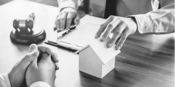 Wie ein Notar für Immobilienrecht Ihre Rechte beim Immobilienerwerb schützt